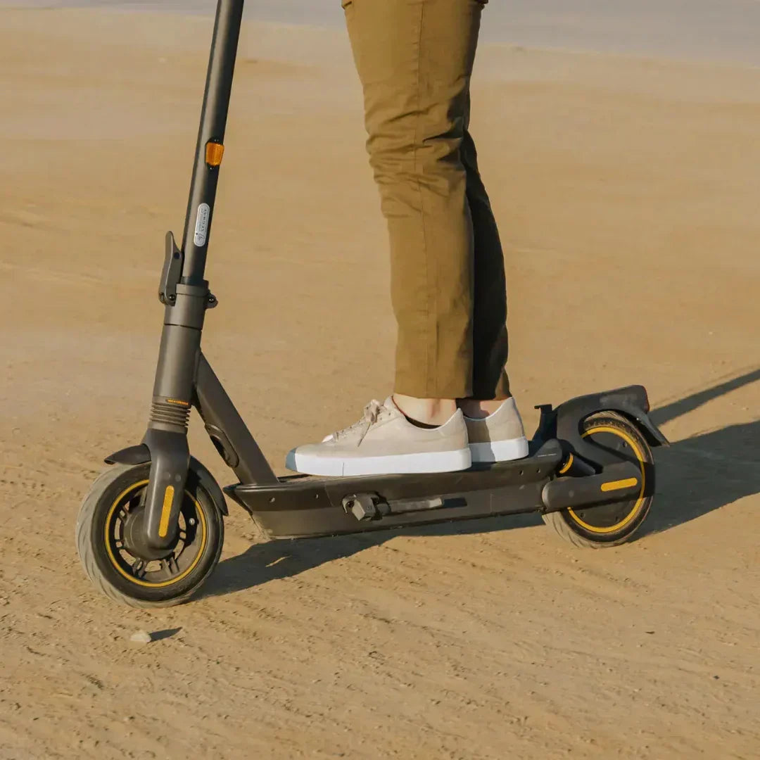 Segway - Max G2 Electric Kick Scooter Foldable w/ 43 Mile Range and 22 MPH Max Speed - Black - AA.05.15.01.0002 - Excellent Condition