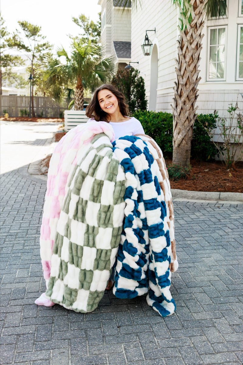 Hugs Check Southern Pink Blanket