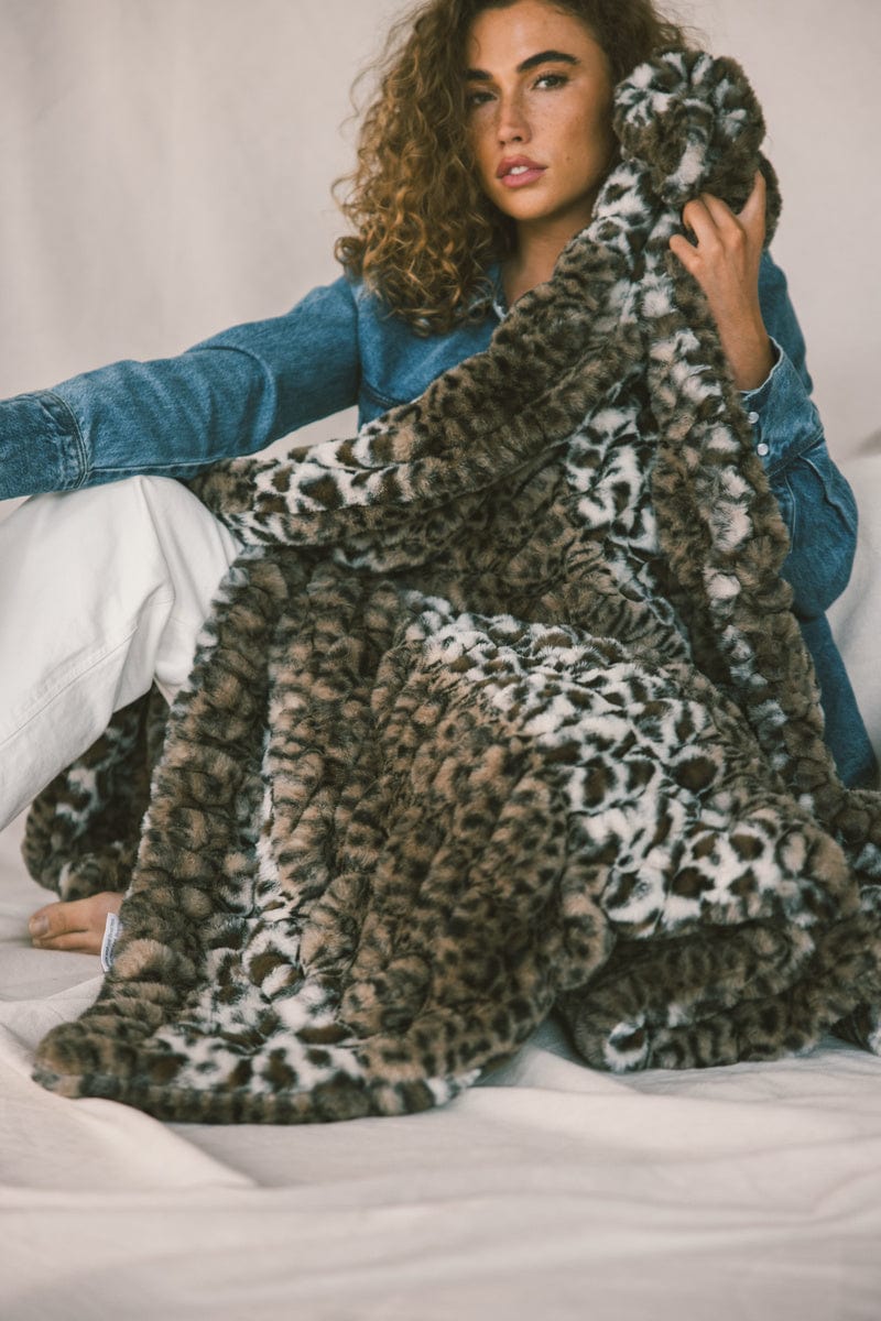 Hugs Leo Blanket