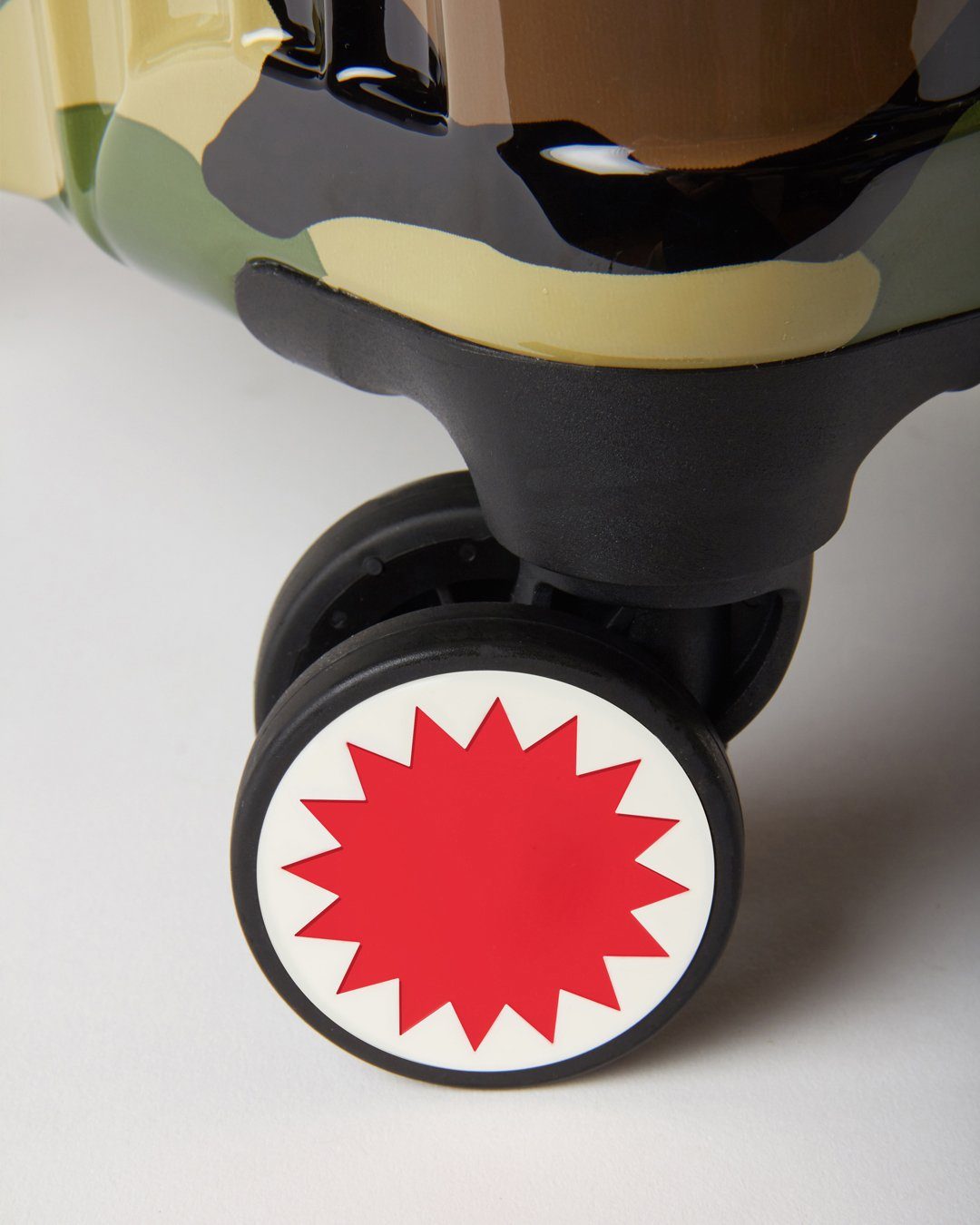 SHARKNAUTICS (CAMO) 21.5? CARRY-ON LUGGAGE